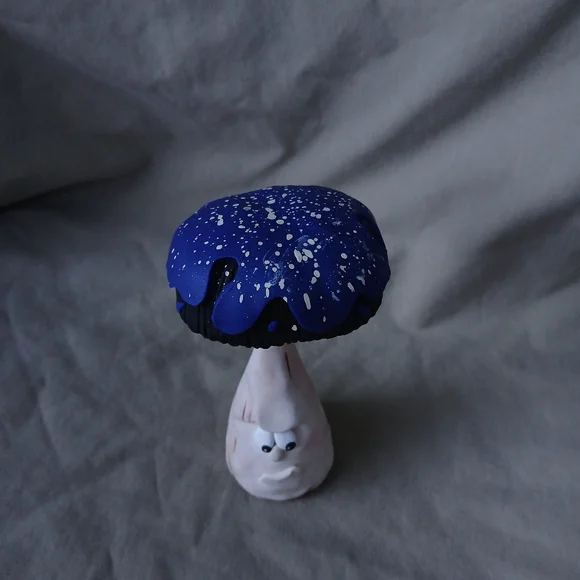 Blue and White Mushroom Figurine - Picture 5 of 8